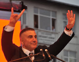 Sedat peker kimdir, kaç yaşında ve nereli soruları dün kendisine açılan soruşturma ile birlikte gündeme geldi. Mafiapate Sedat Peker Ich Habe Turkei Wegen Studium Verlassen Boldmedya