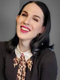 Carmen Laurent's Instagram, Twitter & Facebook