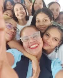 Hoy, miércoles 28 de agosto del 2024, el Instituto Politécnico Max  Henríquez Ureña continúa con el campamento “Regreso divertido”, tomando en  cuenta el lema “Escuelas que aprenden conectando con sus emociones “,