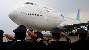 The boeing 747 first entered service with pan am in 1970. 50 Years Ago The Boeing 747 Created Air Travel As We Know It Quartz