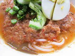 Having over 60 years of history and still cooking not stopping any sooner, you should try. Laksa Penang Di Kelantan Azie Kitchen