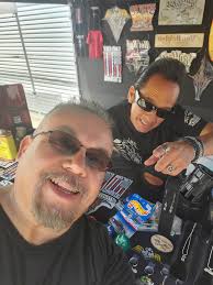 Practicing pinstriping designs for vehicle customization in Durango Mexico