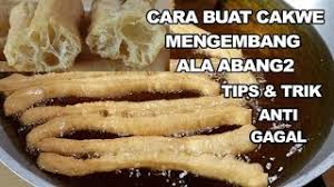 Ini karena saya sedang menjalankan program penurunan berat badan, jadi sedikit lupa dengan camilan gurih kaya gorengan dan hidangan berlemak seperti bakso, soto babat, dan mie ayam. Resep Cakwe Pedagang Disertai Tips Trik Agar Berhasil Youtube