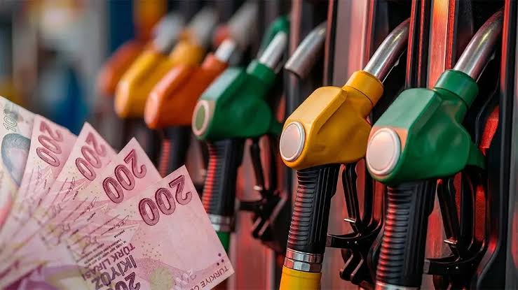 Motorin fiyatı 100 liraya yaklaşıyor: Akaryakıt fiyatlarına dev zam yolda -  Son Dakika Ekonomi Haberleri | Cumhuriyet