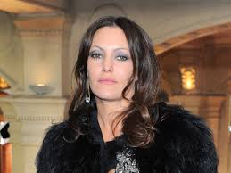 Karole rocher (4 temmuz 1974 doğumlu) en iyi fransız aktris fransız tv dizisindeki roxane delgado rolüyle bilinir braquo. Karole Rocher La Biographie De Karole Rocher Avec Voici Fr
