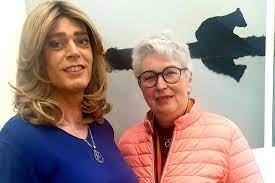 She is a member of alliance 90/the greens political party and serves as a member of the landtag of bavaria. Landtagsabgeordnete Tessa Ganserer Kommunikation In Wirtschaft Gesellschaft Soziales Eva Maria Popp