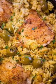 Spanish Olives Chicken And Rice Made In A Single Cast Iron Skillet Is A Gorgeous Meal M Chicken And Spanish Rice Spanish Rice And Beans Rice Recipes For Dinner