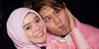 Lesti dan rizky billar heboh bercanda saat dipasangkan dalam podcast milik pengusaha basuki surodjo (cobaz). Rayakan 3 Bulan Leslar Rizky Billar Beri Kode Keras Akui Lesti Calon Istri Diadona Id