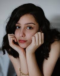 Linda Hewitson's Instagram, Twitter & Facebook