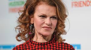 Sandra Bernhard's One Major Regret About Roseanne Involves Morgan Fairchild