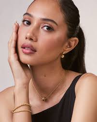 Bernice Gold's Instagram, Twitter & Facebook