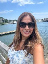 Jessica Molinares's Instagram, Twitter & Facebook