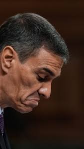 Pedro Sánchez, de Pedro ‘el guapo’ a Pedro ‘el demacrado’: siete años de declive físico (y político), Hilos tensores en los pómulos, disminución de maquillaje... Los casos de corrupción que salpican ...