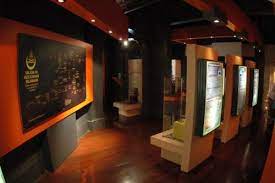 Berikut kami senaraikan beberapa tempat bersejarah di selangor yang boleh anda tuju sekiranya anda bercuti di kota raya ini. Jom Jejaki Sejarah Kesultanan Selangor Di Muzium Sejarah Kuala Selangor Selangorkini