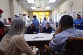Hospital enche' besar hajjah kalsom (kluang). H2oteam Twitterissa Matron Fatimah Matron Hafidzah Berkongsi Perkembangan Berkenaan Pesakit Pesakit Warga Sembrongp153 Dan Juga Berkaitan Hal Ehwal Hospital Enche Besar Hajjah Kalsom Dengan Ds Hishammuddinh2o Ym Tg Marsilla Tadi Https T Co
