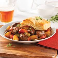 Pate Feuillete Au Boeuf A La Biere Et Aux Legumes Recette Recette Recettes De Cuisine Recettes Cubes De Boeuf