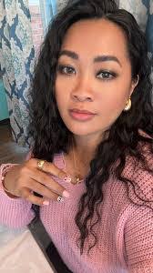 Michelle Sheard's Instagram, Twitter & Facebook