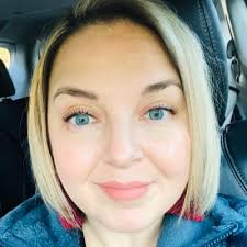 Katie Enos (@katiekne)