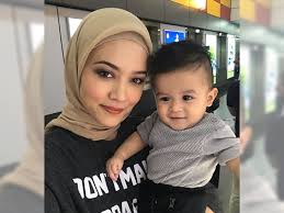 Ada sahaja ragam yang membuatkan ibu bapa tidak keruan hidupnya. Oiii Tak Sayang Anak Ke Netizen Bengang Syatilla Melvin Goncang Tangan Anak Media Hiburan