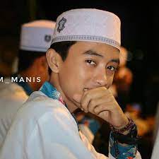 Di usianya yang menginjak 18 tahun, hafidz baru saja tamat ma. Biodata Lengkap Hafidzulahkam Sholawat Gus Azmi