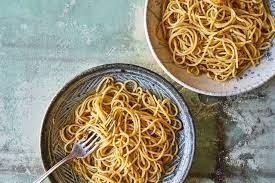 In Spite Of The Very Few And Very Commonplace Ingredients In This Dish There Is An Alchemy Of Sorts That Takes How To Cook Pasta Perfect Pasta Cooking Dinner