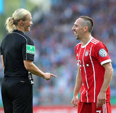 Das freue ich mich jetzt schon drauf. Fc Bayern Bibiana Steinhaus Tat Mit Franck Ribery Das Einzig Richtige Welt