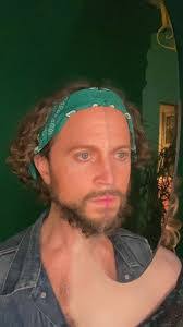 Daniel Thrush's Instagram, Twitter & Facebook