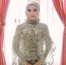 Kebaya lace kebaya brokat dress brokat indonesian kebaya kebaya wedding model kebaya batik fashion evening dresses formal dresses. Inspiratif Cek 35 Inspirasi Kebaya Modern Untuk Wanita Berhijab Updated 2021 Bukareview