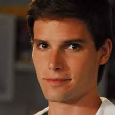 Jonatas Faro ressurge com aparência irreconhecível e choca fãs