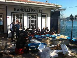 Ziyaretçilerin bütün fotoğraflarını ve tavsiyelerini gör. Omurden Sezgin Twitterissa Kandilli Suna Nin Yeri Nin Calisanlari Sira Gecesi Gibi Dizilmis Oglen Yemegi Icin Balik Ayiklyorlar Istanbul Http T Co Aej9ykgpep