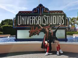 This is what would happen if blackpink were in harry potter do you ever wonder, if jisoo, jennie, rosé and lisa were in harry potter universe. 10 Potret Blackpink Ketika Jadi Turis Di Universal Studio Hollywood