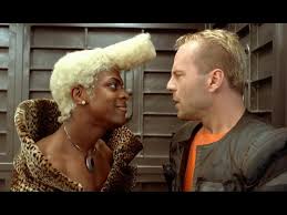 Sans doute le meilleur film. Le Cinquieme Element Ruby Rhod Chris Tucker Korben Dallas Bruce Willis Youtube