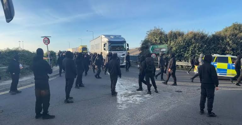 MIKE TAPP: 'Police appear to have had little warning about Dover protest - questions  need to be asked' - The Mirror