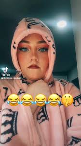 A year & a half ago I would’ve NEVER thought I’d be where I am today nor  would I have wore my hair out. It’s a love/hate relationship now thoo.  #shorthair #recoveryispossible