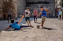 From wikimedia commons, the free media repository. Futbol Callejero Wikipedia La Enciclopedia Libre