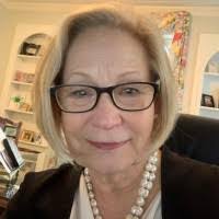 Dee Crouch's Instagram, Twitter & Facebook