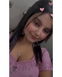 مرحبًا اسمي كافيا انا 45 سنة أنا هندي أحتاج إلى صديق راسلني