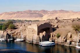 تعتبر مدينة اسوان من اجمل مدن السياحة في مصر ، وتعد من اهم مشاتي العالم التي يأتي إليها السيّاح من جميع بقاع الأرض كل عام، وتعتبر السياحة في اسوان هي الاساس التي تقوم عليه هذه المدينة المشهورة. Ø£Ù…Ø§ÙƒÙ† Ø³ÙŠØ§Ø­ÙŠØ© ÙÙŠ Ø£Ø³ÙˆØ§Ù† Ù…ØµØ± Ø³Ø§Ø¦Ø­