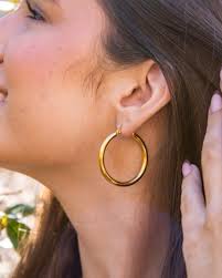 Let's not forget, divas! 👑 #IdlewildEveryday #demure  #verydemureverymindful #verydemure #letsnotforget #divas👑 #demurejewelry  #demureaccessories