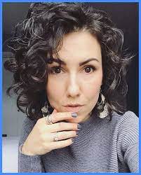 32 Neue Best Short Curly Frisuren 2019 Madame Friisuren Madame Great Frisuren Short Layered Curly Hair Curly Hair Styles Naturally Long Curly Hair