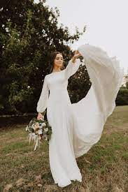 Elopement Dresses 16 Cheap Options For Brides Wandering Weddings Cheap Wedding Dress Wedding Dress Deals Elopement Dresses