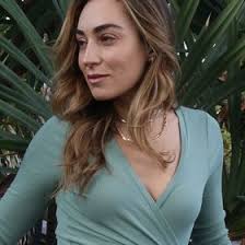 Karina Moises (KarinaDMoises)