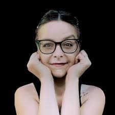 Roberta Petro's Instagram, Twitter & Facebook