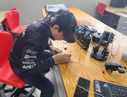 FAB LAB DE UNITEC ES EL ÚNICO ACREDITADO COMO NODO FAB ACADEMY DEL MIT EN  CENTROAMÉRICA