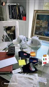 İtalya'da geniş bir fan kitlesi olan oyuncunun parfümünün kapak fotoğrafındaki kıyafetlere ise dünyaca meşhur marka dolce gabbana sponsor oldu. Can Yaman Hayranlarini Yine Unutmadi