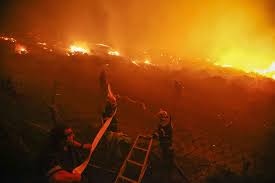 The university of cape town's historic library was also badly damaged. Cape Town Battles Fierce Mountain Fire Cape Town Towns Cape