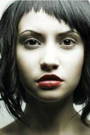 Coiffure Frange Asymetrique Et Coupe Au Carre Coiffure Frange Frange Asymetrique Frange Courte