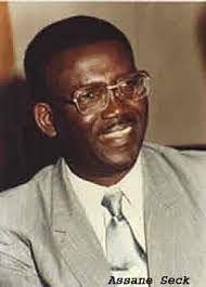 Professeur Assane Seck. L'homme universitaire,un grand penseur.  #SonParcoursSN Assane Seck est né le 1er février 1919 à Inor, dans le Fogny  ,aujourd'hui département de Sédhiou ,où son père était traitant. Il  fréquente