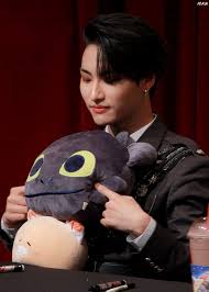 Pin By Staytiny On Ateez Seonghwa In 2020 Fandom Kpop Celebrities Male Boy Crush