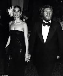 She is an actress and producer, known for love story (1970), the getaway (1972) and goodbye, columbus (1969). Ali Macgraw Gushes Over Chemical Attraction To Late Steve Mcqueen Daily Mail Online